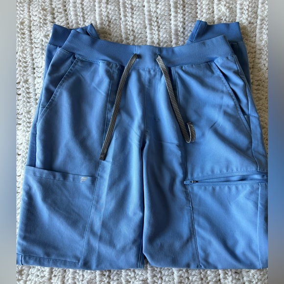 Blue Fabletics Scrub Set S/ST - Picture 7 of 10